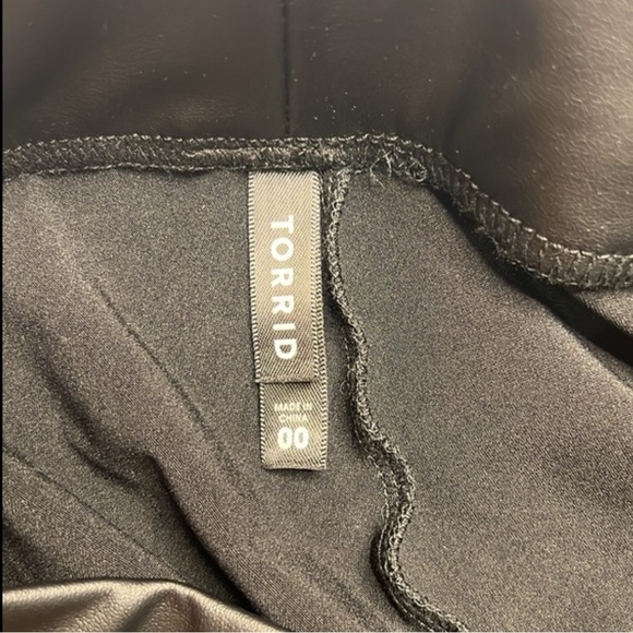 Torrid Platinum Black Faux Leather Stretch Lightweight Leggings size Torrid 00 - Picture 6 of 13